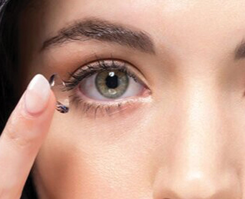 contact-lens-fitting
